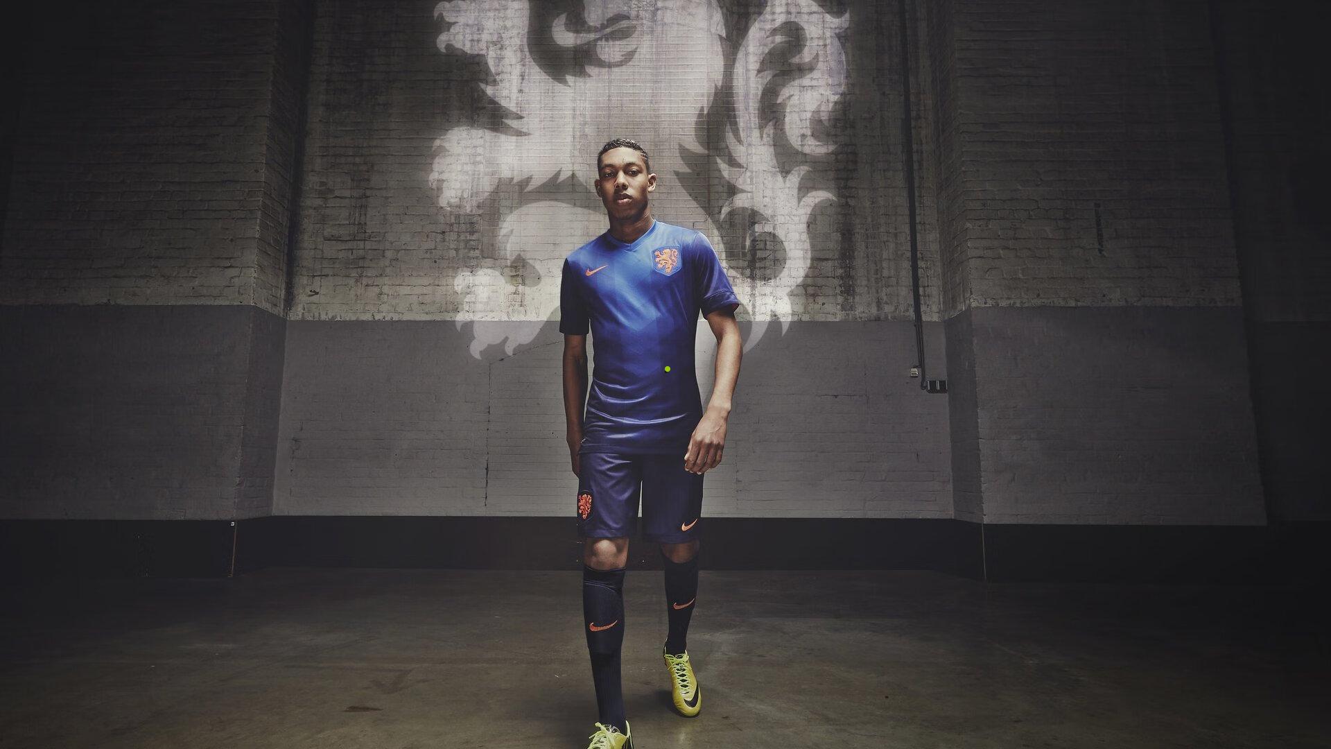 pg游戏-阿拉伯杯惊现卧龙凤雏时刻，苏丹球员诡异吊射自家球门，对手空门宴客齐演神剧本